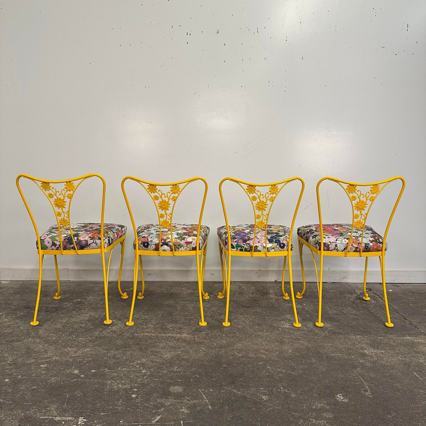 Mid 20th Century Russell Woodard Attributed Daisy Pattern Patio Dining Chairs Recovered in Hollyhocks Outdoor Fabric - Set of 4