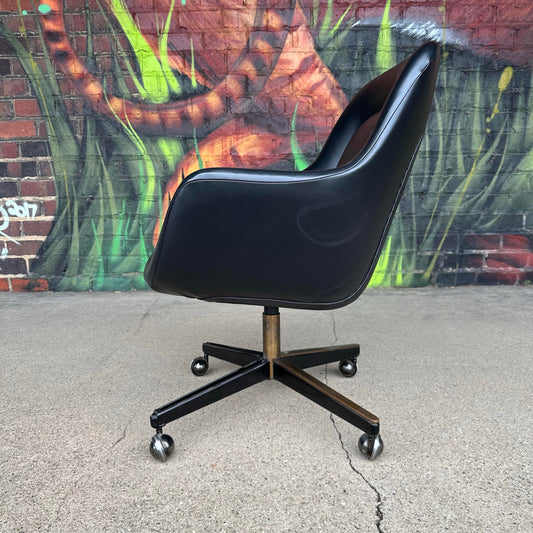 Max Pearson for Knoll Black Vinyl Executive Chair