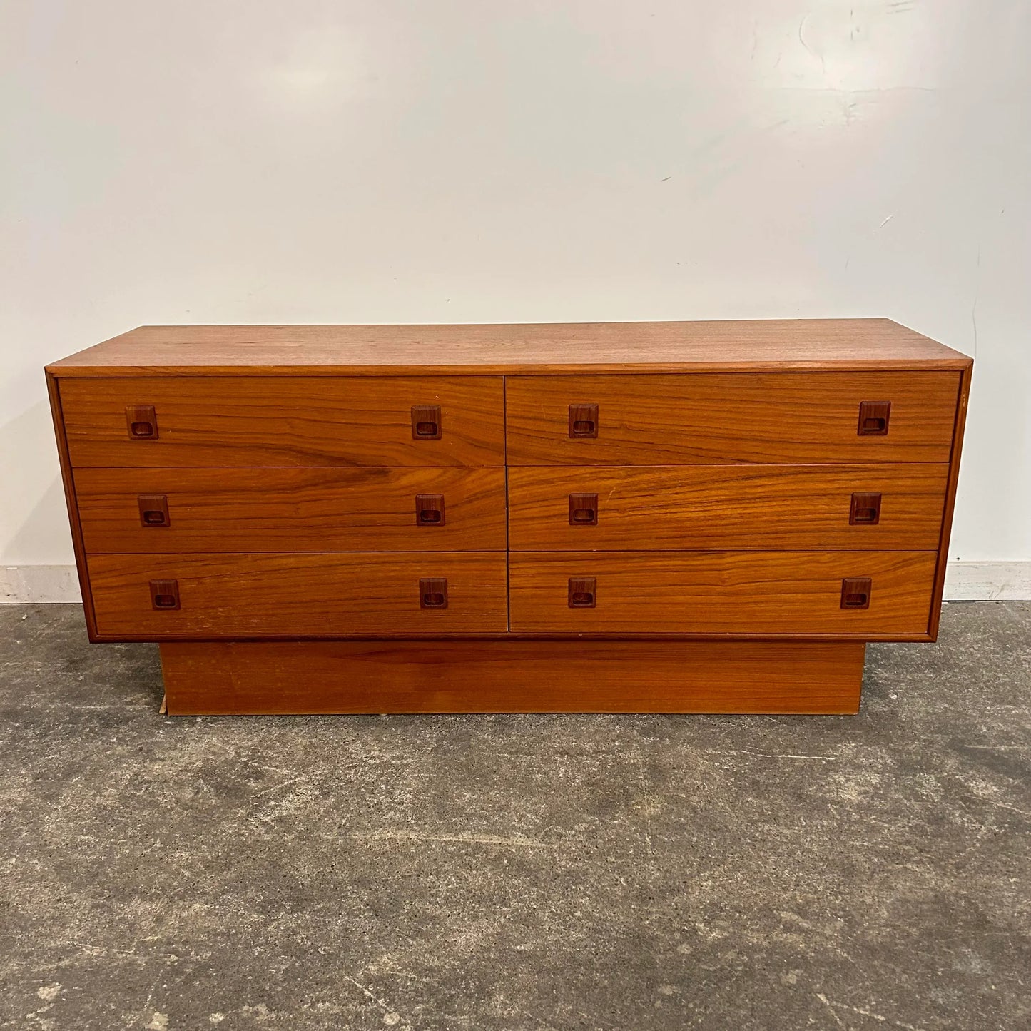 Mid Century Danish Modern 6 Drawer Teak Dresser