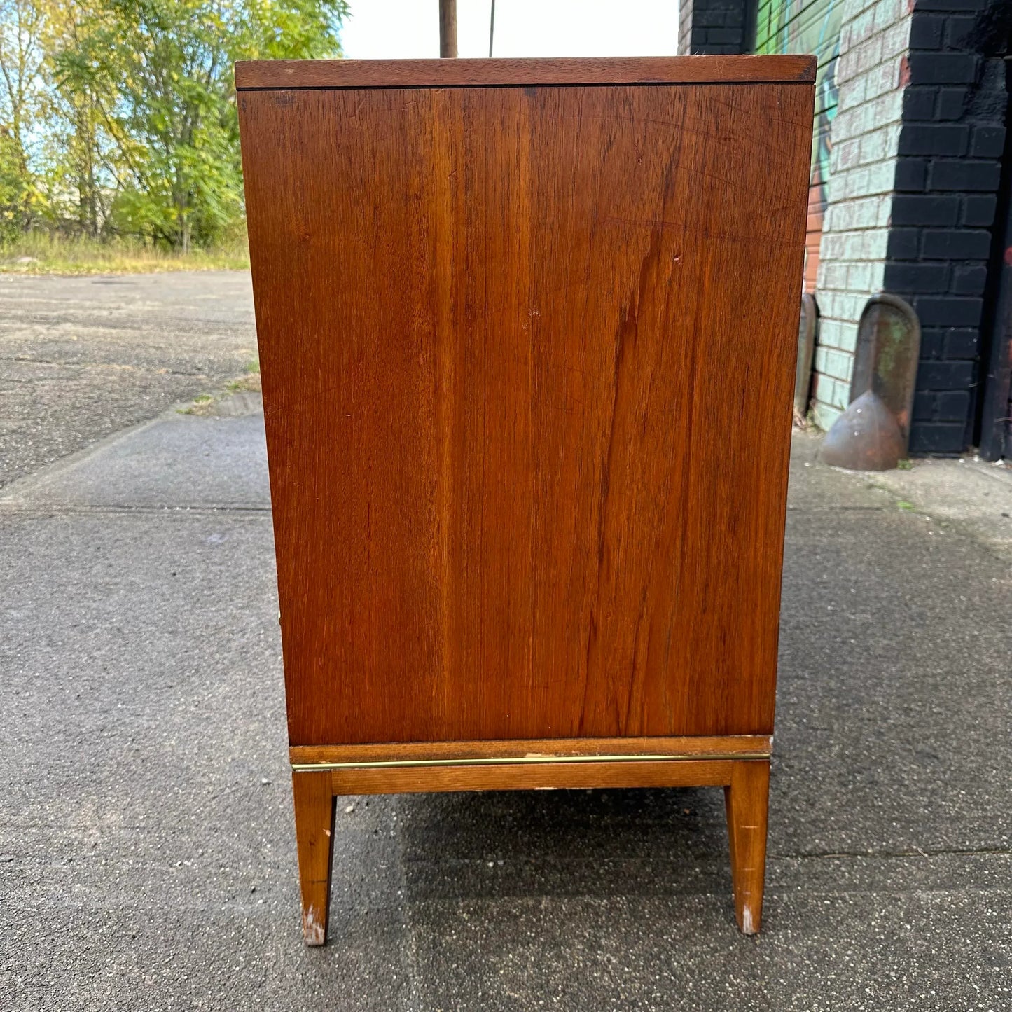 Beautiful R-Way 8 Drawer Dresser With Modern Brass Pulls