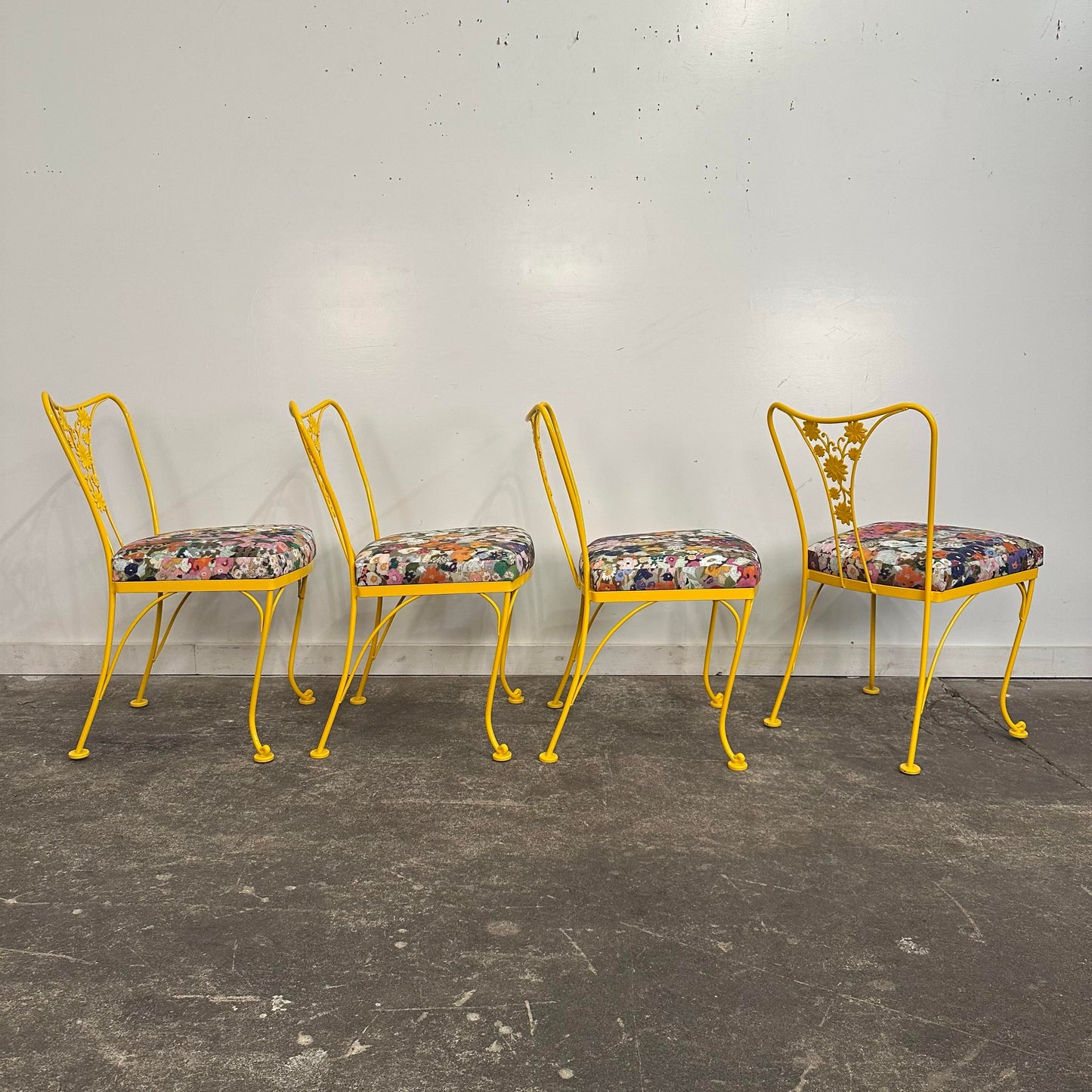 Mid 20th Century Russell Woodard Attributed Daisy Pattern Patio Dining Chairs Recovered in Hollyhocks Outdoor Fabric - Set of 4