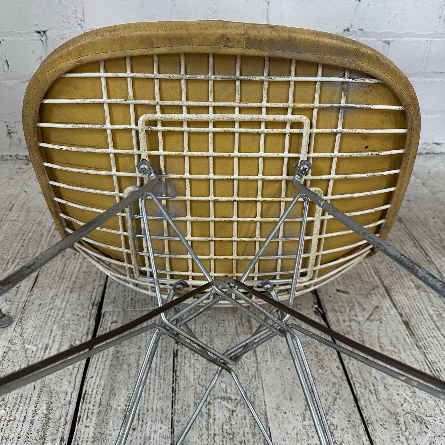 Set of 4 Eames Herman Miller Dkr-1 Eiffel Wire Chairs Leather Pads