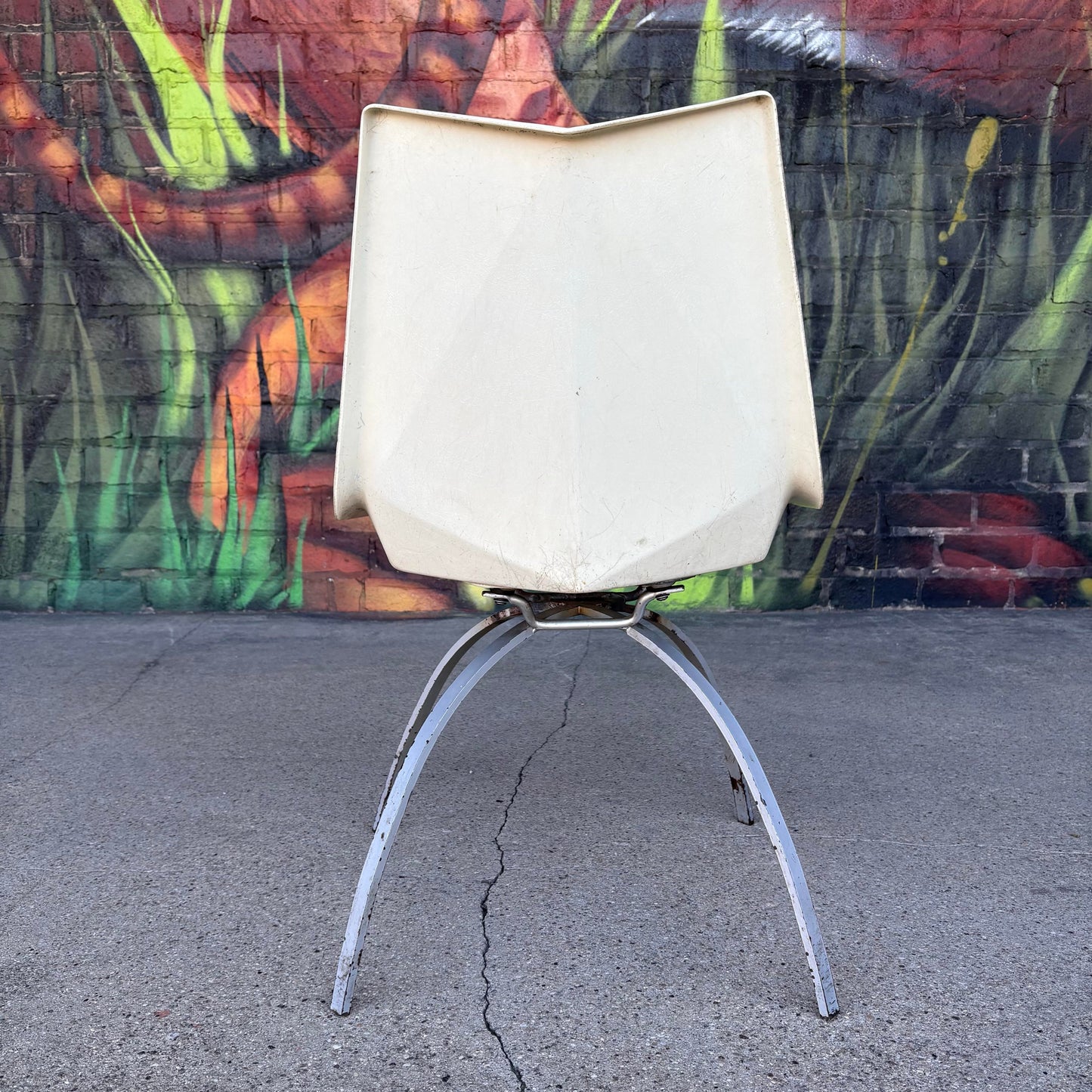 Mid Century Modern Paul McCobb Fiberglass Origami Chair Spider Base